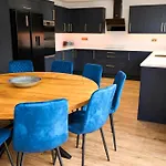 Chic Family Home With Garden Fire Pit & Event Space, Hot Tub